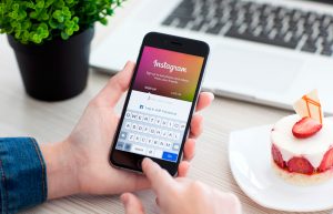 Instagram позволил закидывать в Stories сразу несколько объявлений подряд